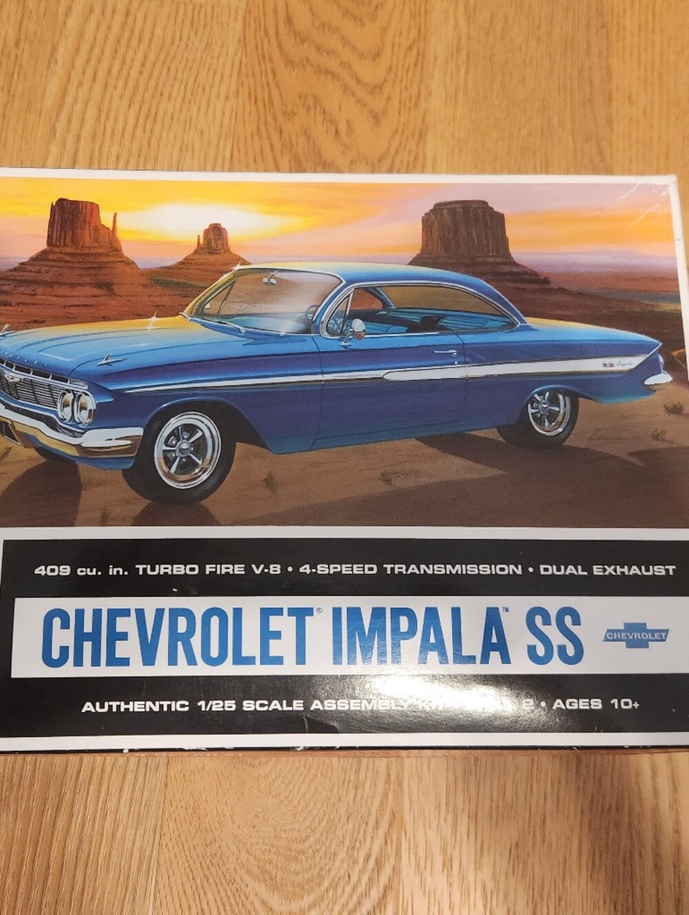 1961 Chevrolet Impala SS Blue Model Car Kit AMT 1/25